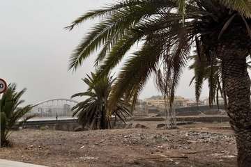 La calima entra con fuerza y reduce la visibilidad en Telde/Antonio Rico, Jesús Ruiz Mesa y TA.