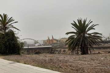 La calima entra con fuerza y reduce la visibilidad en Telde/Antonio Rico, Jesús Ruiz Mesa y TA.