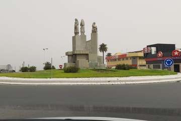 La calima entra con fuerza y reduce la visibilidad en Telde/Antonio Rico, Jesús Ruiz Mesa y TA.