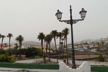 La calima entra con fuerza y reduce la visibilidad en Telde/Antonio Rico, Jesús Ruiz Mesa y TA.