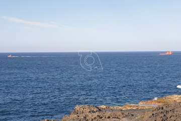 Salvamento Marítimo trata de eliminar un vertido en el mar próximo a la costa de Telde/TA.