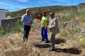 Medio Ambiente inicia la limpieza de caminos rurales y senderos de La Breña/TA.