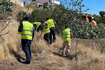 Medio Ambiente inicia la limpieza de caminos rurales y senderos de La Breña/TA.