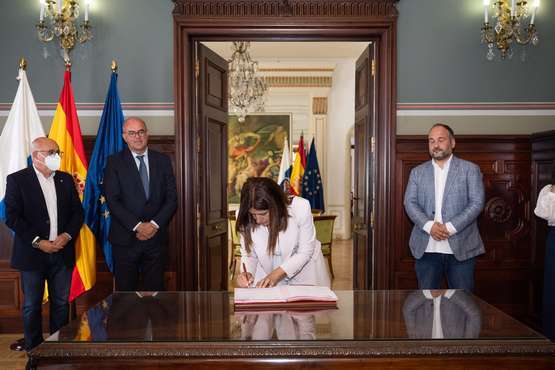 Telde suscribe un protocolo para favorecer la descarbonización de sus zonas industriales/TA.