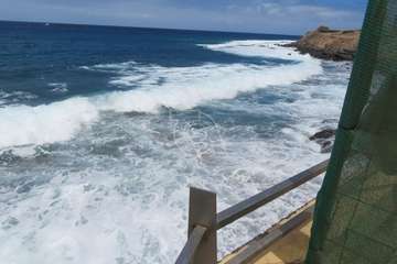 Inicio de los trabajos para arreglar el socavón del paseo marítimo de Salinetas/TA.
