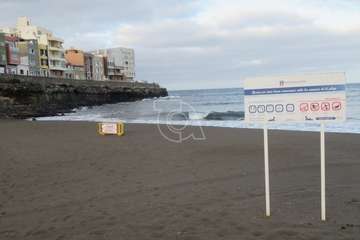 La contaminación fecal desciende en la playa de La Garita, pero la calidad del agua no es aún óptima/TA.