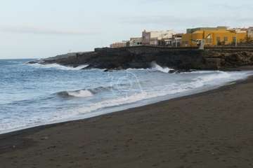 La contaminación fecal desciende en la playa de La Garita, pero la calidad del agua no es aún óptima/TA.