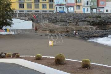 La contaminación fecal desciende en la playa de La Garita, pero la calidad del agua no es aún óptima/TA.