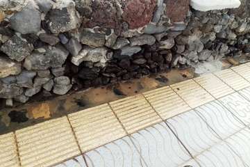 Pérdida de agua en el paseo costero de Hoya del Pozo (Telde)/TA.