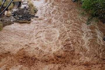 Las lluvias caídas en Telde provocan una cascada sobre la GC-1 e inundan el acceso a Tufia/TA, Antonio Alí y Jesús Ruiz Mesa.