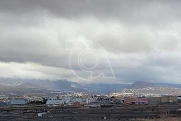 Las lluvias caídas en Telde provocan una cascada sobre la GC-1 e inundan el acceso a Tufia/TA, Antonio Alí y Jesús Ruiz Mesa.