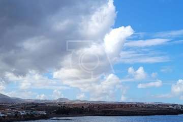 Las lluvias caídas en Telde provocan una cascada sobre la GC-1 e inundan el acceso a Tufia/TA, Antonio Alí y Jesús Ruiz Mesa.