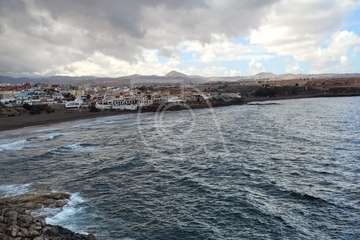 Las lluvias caídas en Telde provocan una cascada sobre la GC-1 e inundan el acceso a Tufia/TA, Antonio Alí y Jesús Ruiz Mesa.