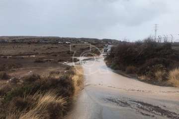 Las lluvias caídas en Telde provocan una cascada sobre la GC-1 e inundan el acceso a Tufia/TA, Antonio Alí y Jesús Ruiz Mesa.