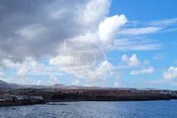 Las lluvias caídas en Telde provocan una cascada sobre la GC-1 e inundan el acceso a Tufia/TA, Antonio Alí y Jesús Ruiz Mesa.