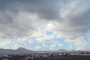 Las lluvias caídas en Telde provocan una cascada sobre la GC-1 e inundan el acceso a Tufia/TA, Antonio Alí y Jesús Ruiz Mesa.