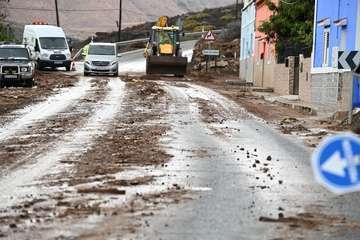 Telde activa un dispositivo para limpiar carreteras tras el intenso aguacero/TA y Antonio Alí.