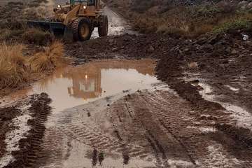 Telde activa un dispositivo para limpiar carreteras tras el intenso aguacero/TA y Antonio Alí.