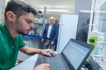 Visita a las instalaciones científicas de la ULPG en la costa de Taliarte-Telde/TA.