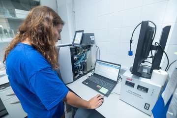 Visita a las instalaciones científicas de la ULPG en la costa de Taliarte-Telde/TA.