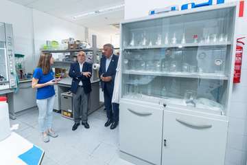 Visita a las instalaciones científicas de la ULPG en la costa de Taliarte-Telde/TA.