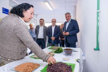 Visita a las instalaciones científicas de la ULPG en la costa de Taliarte-Telde/TA.