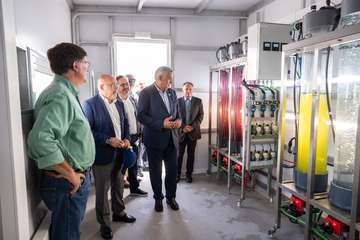 Visita a las instalaciones científicas de la ULPG en la costa de Taliarte-Telde/TA.