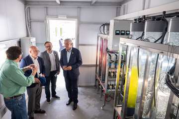 Visita a las instalaciones científicas de la ULPG en la costa de Taliarte-Telde/TA.