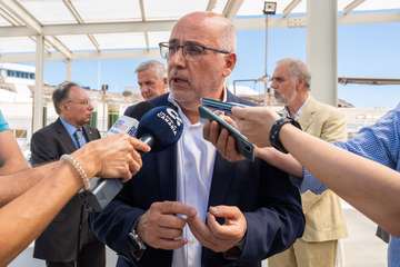 Visita a las instalaciones científicas de la ULPG en la costa de Taliarte-Telde/TA.