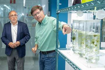 Visita a las instalaciones científicas de la ULPG en la costa de Taliarte-Telde/TA.