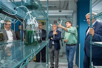 Visita a las instalaciones científicas de la ULPG en la costa de Taliarte-Telde/TA.