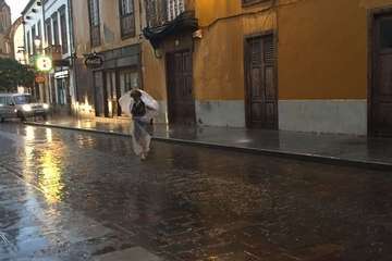 La lluvia regresa a Telde aunque de forma serena/TA.