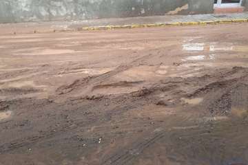 Barrizal en calles de Melenara/TA.