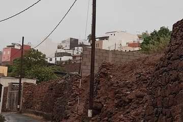 Nuevos desprendimientos esta madrugada en la calle Minote, en Caserones Bajos/TA.