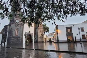 El casco urbano durante la tarde de este domingo/Jesús Ruiz Mesa.