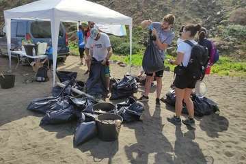 Campaña de limpieza en la costa teldense de Jinámar/TA.
