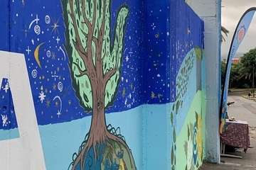  Un mural comunitario crea conciencia medioambiental desde el auditorio del parque de San Juan (Telde)/TA.