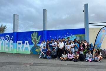  Un mural comunitario crea conciencia medioambiental desde el auditorio del parque de San Juan (Telde)/TA.