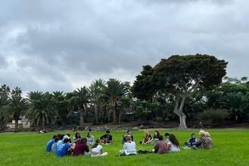 Un mural comunitario crea conciencia medioambiental desde el auditorio del parque de San Juan (Telde)/TA.
