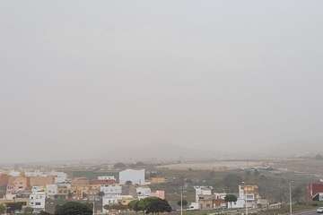  La calima ensombrece el cielo de Telde/Jesús Ruiz Mesa.