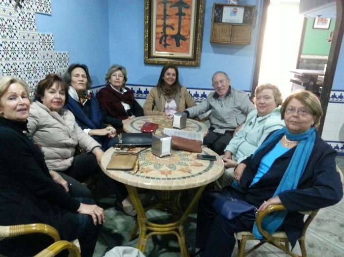 Imagen de archivo de una reunión del grupo en la Cafetería La Boheme de San Juan compartiendo un rato después de la misa dominical/TA.