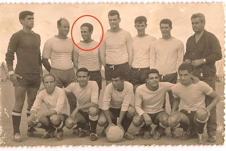 José Luis Quintero, señalado con un círculo rojo en el equipo del Tacoronte en 1957/Cedida por la familia.