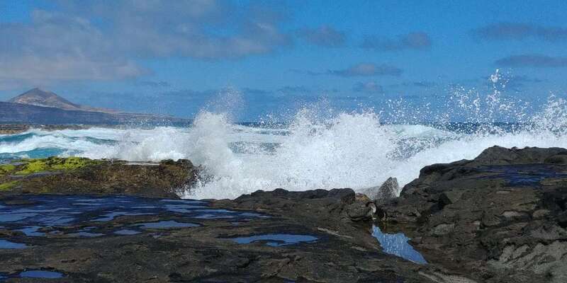 Oleaje golpeando en los riscos/TA.