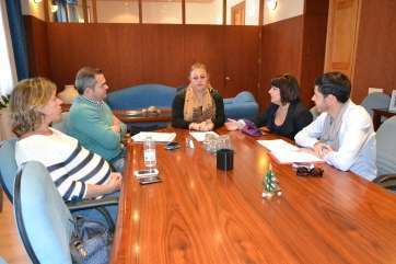 Gloria Cabrera y Héctor Suárez, durante la reunión con Castelleno, Martín y López (TA)
