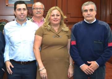 Castellano junto a los dos nuevos ediles socialistas (TA)