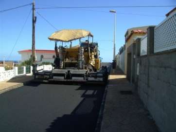 Imagen de archivo de obras de asfaltado en la costa de Telde (Foto TA)
