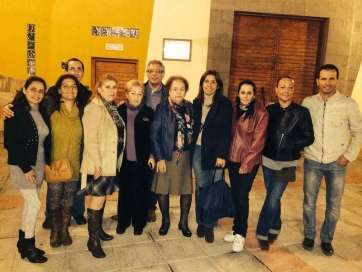 Los nacionalistas en la visita al barrio (Foto TA)