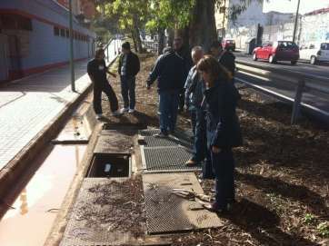 Carmen Hernández, líder de NC, en la zona de Jinámar (Foto TA)