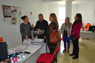 José Miguel Álamo, este martes, con autoridades municipales durante la visita a la UTS del casco de Telde (Foto Daniel Ojeda)
