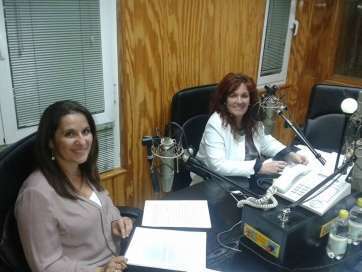 Lidia Mejías y Mari Carmen Umpiérrez en Radio Faycan (TA)